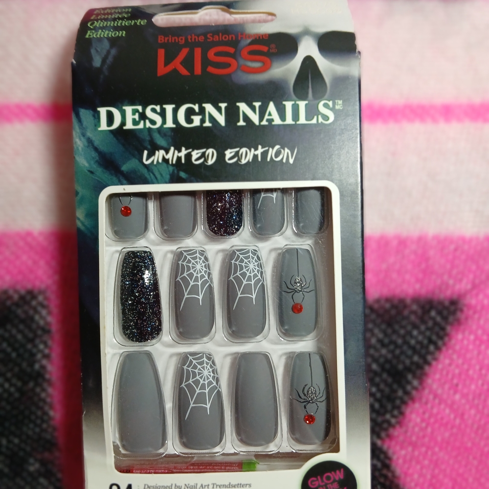 Kiss Limited Edition Gray Red Black Spider Web Nails Halloween Goth Gorpcore - Picture 3 of 6